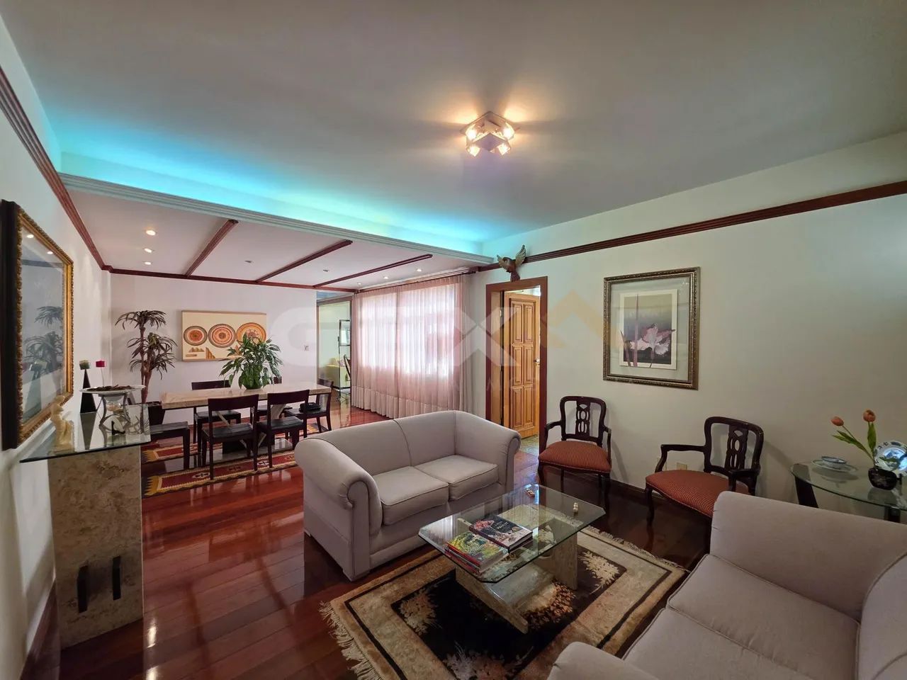 Apartamento à Venda com 03 Quartos no Bairro Centro de Divinópolis MG.