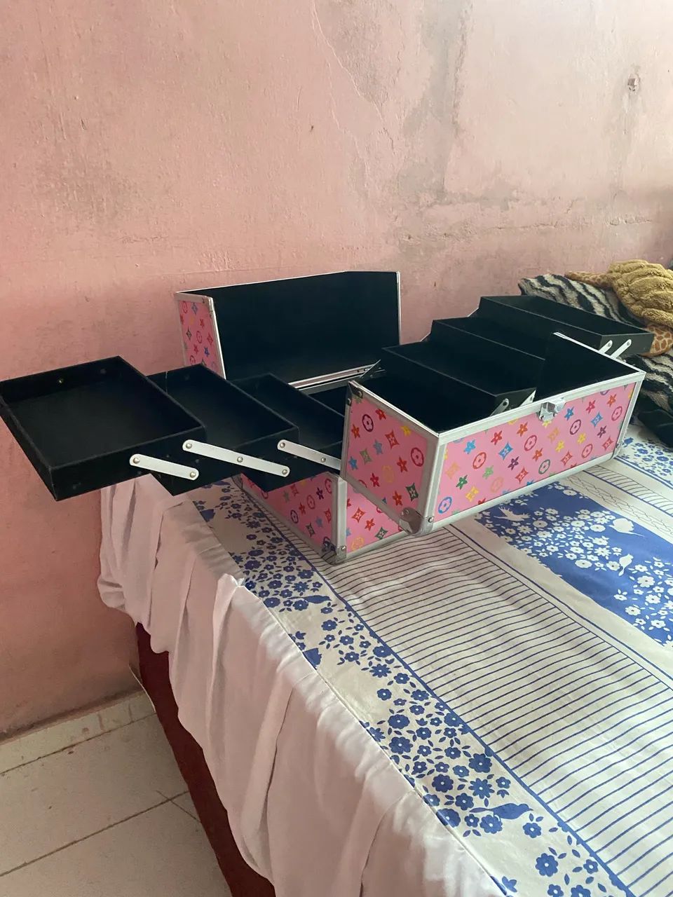Vende-se mala de maquiagem.  - Foto 3
