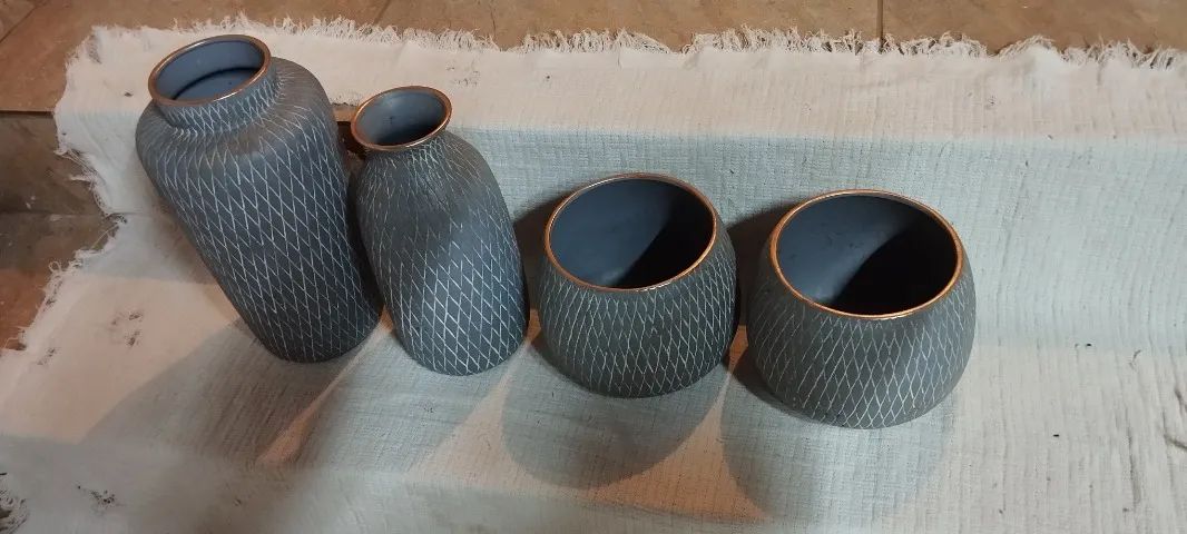 Kit com 4 Vasos e Cachepots Decorativos Cinza e Cobre - Estilo Moderno - Foto 3