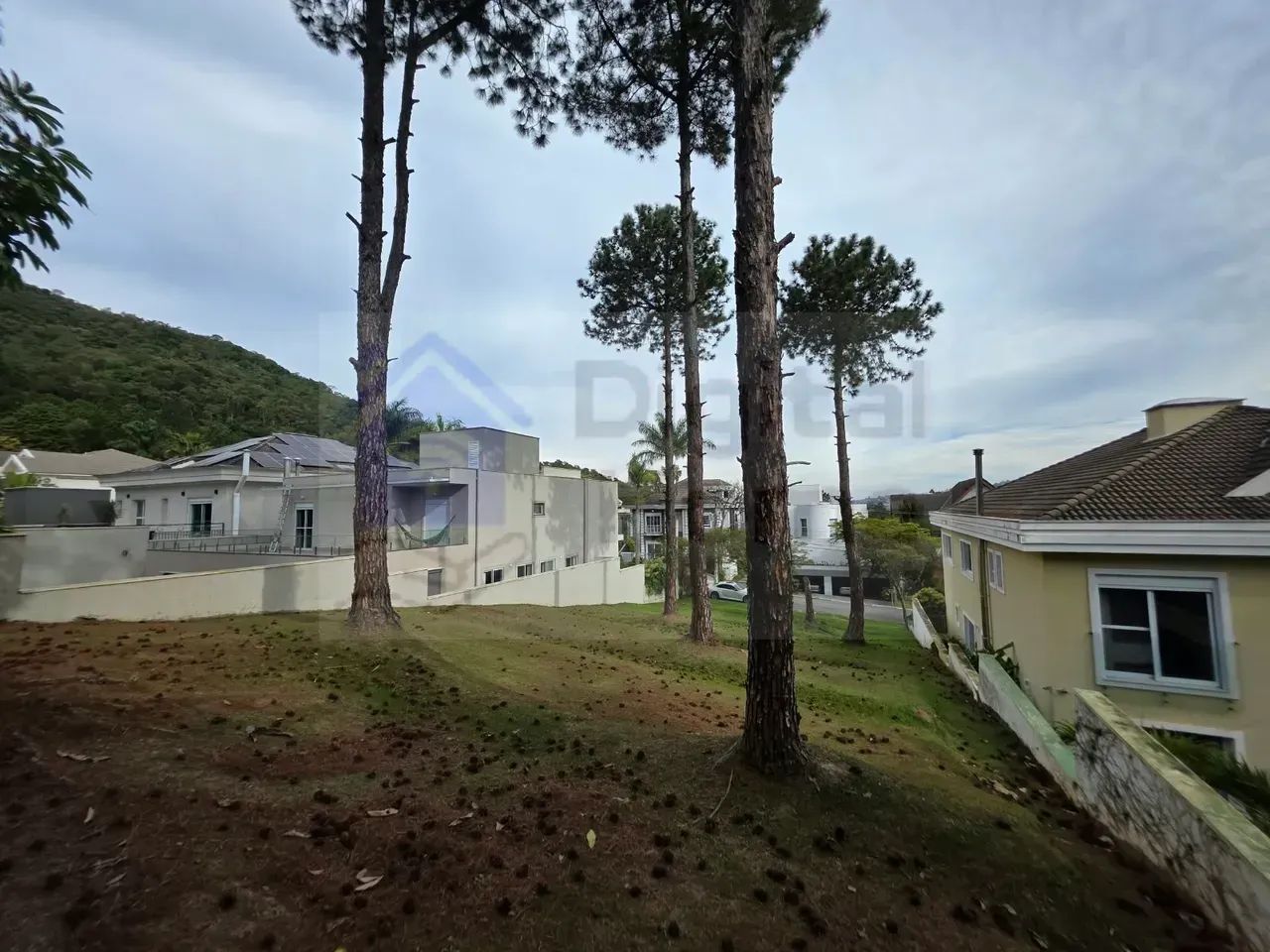 Lindo terreno com 637m2 com excelente localização em Alphaville - Foto 2