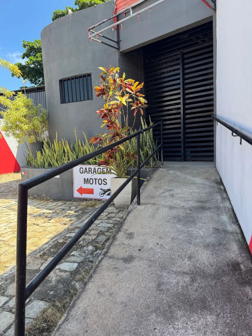 ALUGO IMÓVEL COMERCIAL AMPLO EM VIANA!