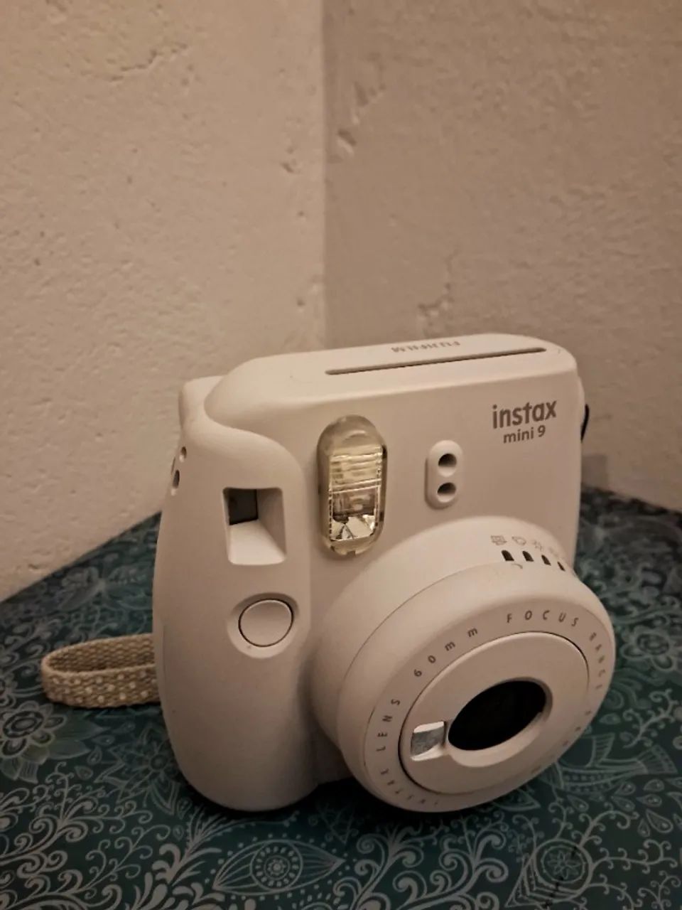 camera polaroid fujifilm instax mini 9 branca, nova e com capa de couro  - Foto 4