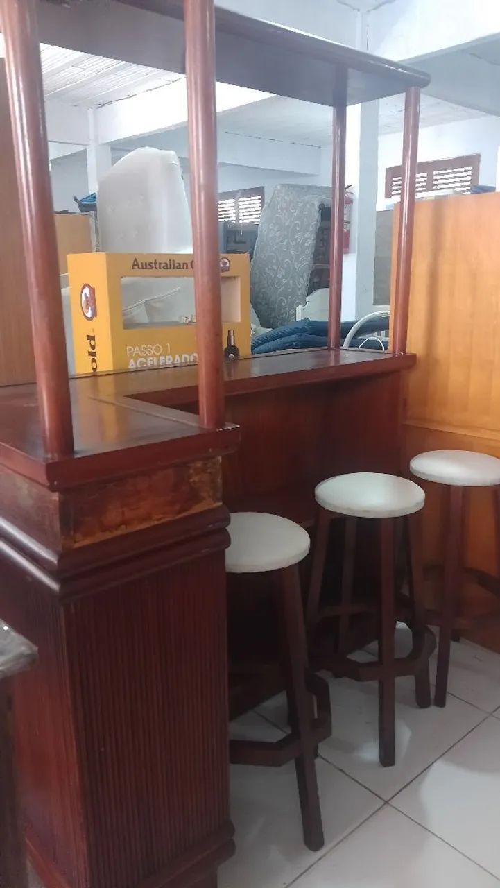 Bar com 3 banquetas 