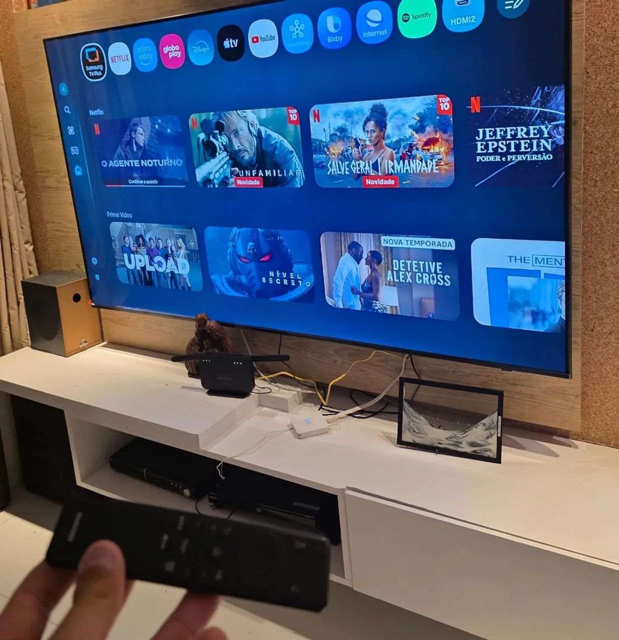 Vende-se smart tv Crystal 85 polegadas samsung UHD 4K - Foto 4