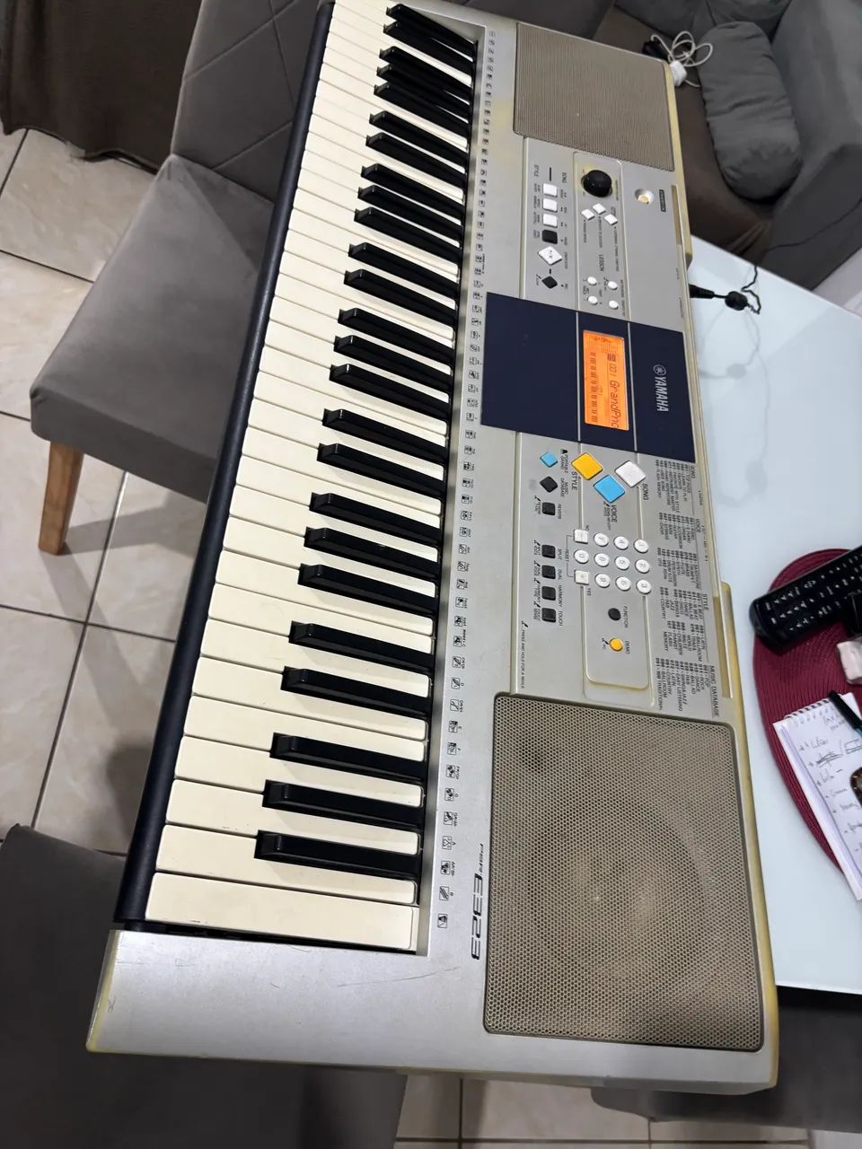 Teclado Yamaha PSR-E323