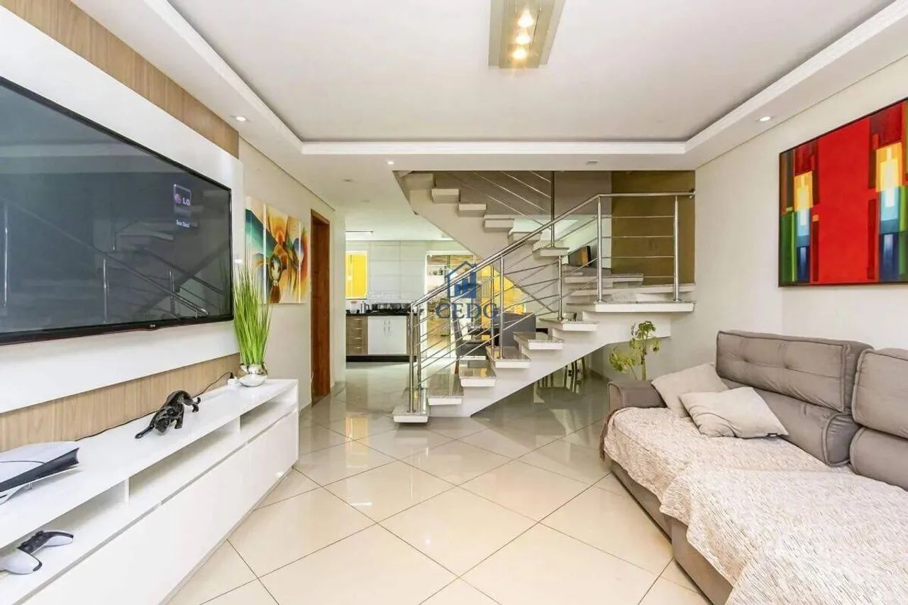 Triplex exclusivo no Pinheirinho com lazer completo e 4 quartos. - Foto 2
