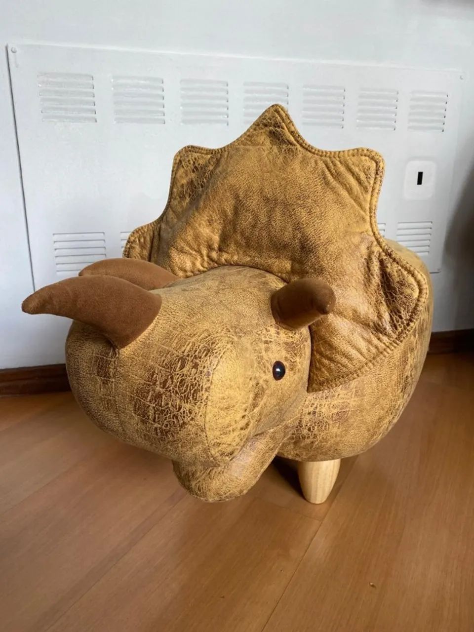 Puff Infantil Dinossauro Couro Sintético e Madeira - Foto 4