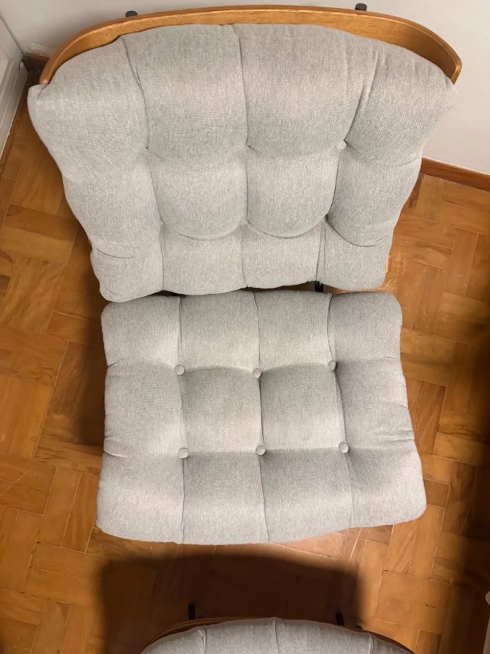 Poltrona Costela com Puff - Abra Casa - Design Clássico e Conforto - Foto 2