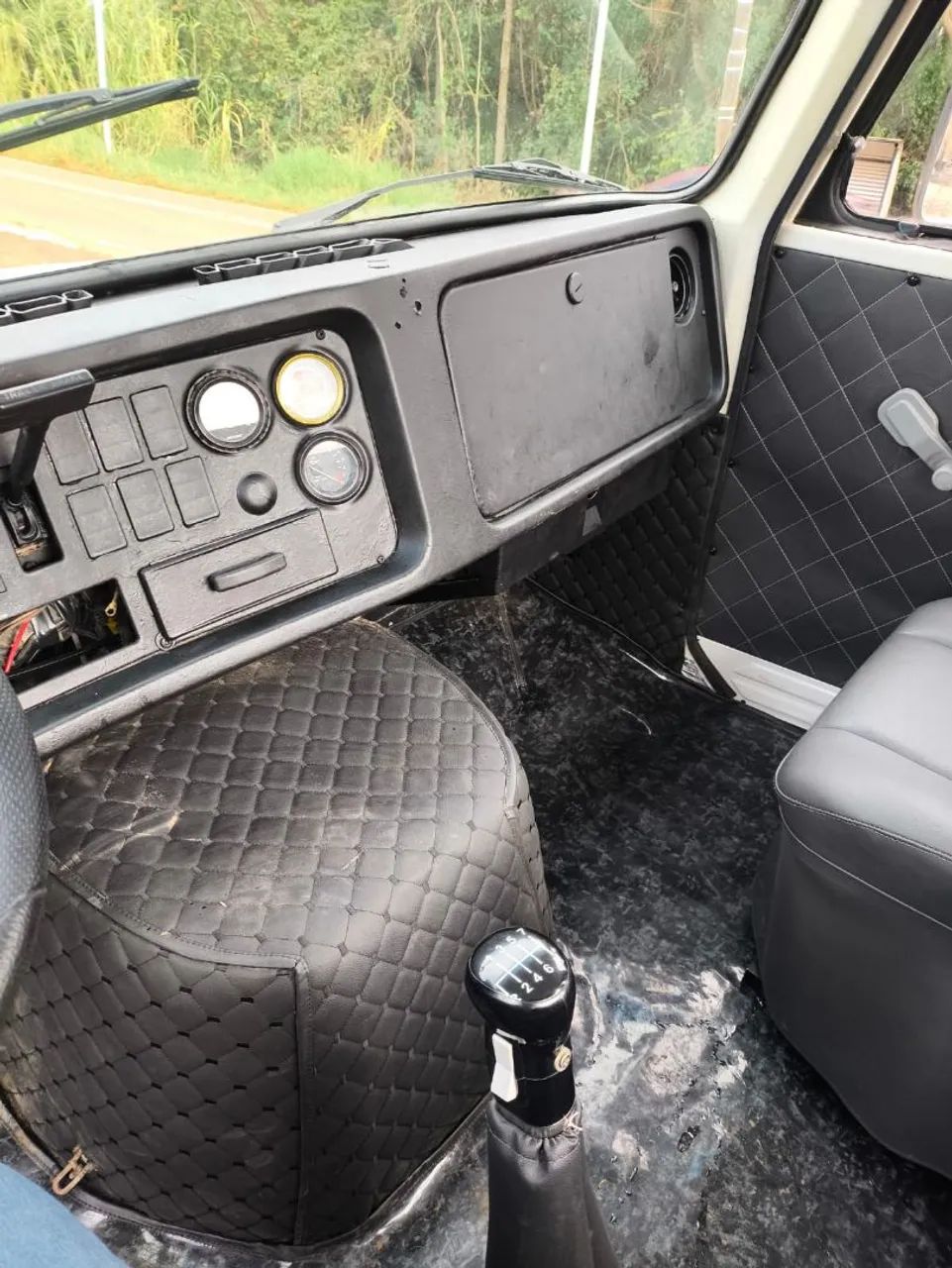 Volvo N10 Traçado 6x4 caçamba  - Foto 10