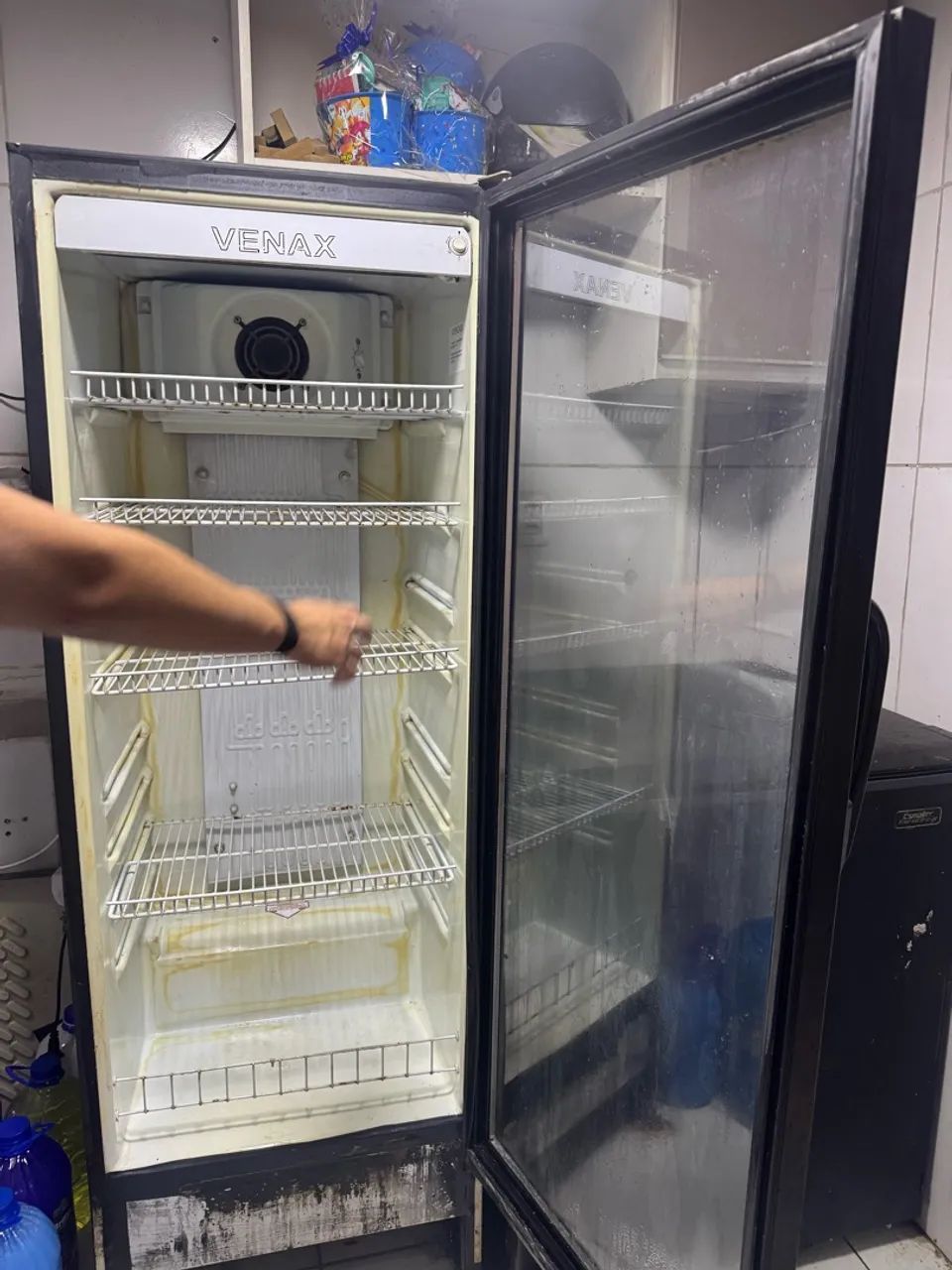 Freezer funcionando perfeito só precisando de reforma - Foto 3