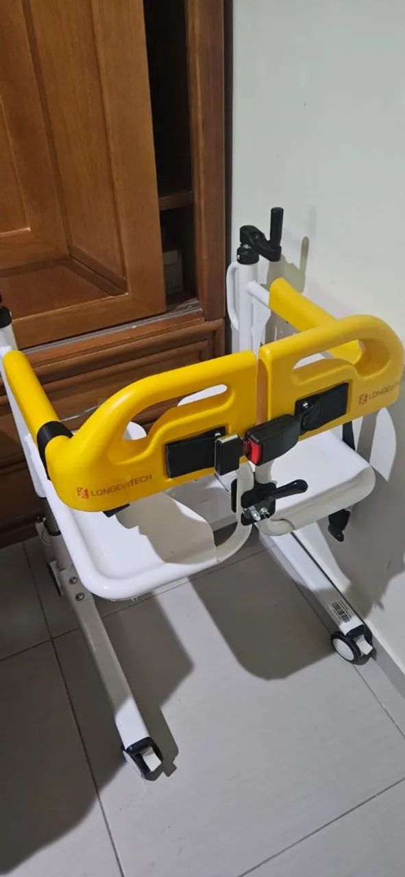 Cadeira de transferência e banho longevitech - Foto 3