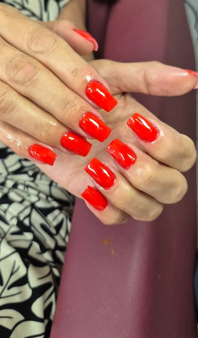 Contrata manicure que  saiba depilar