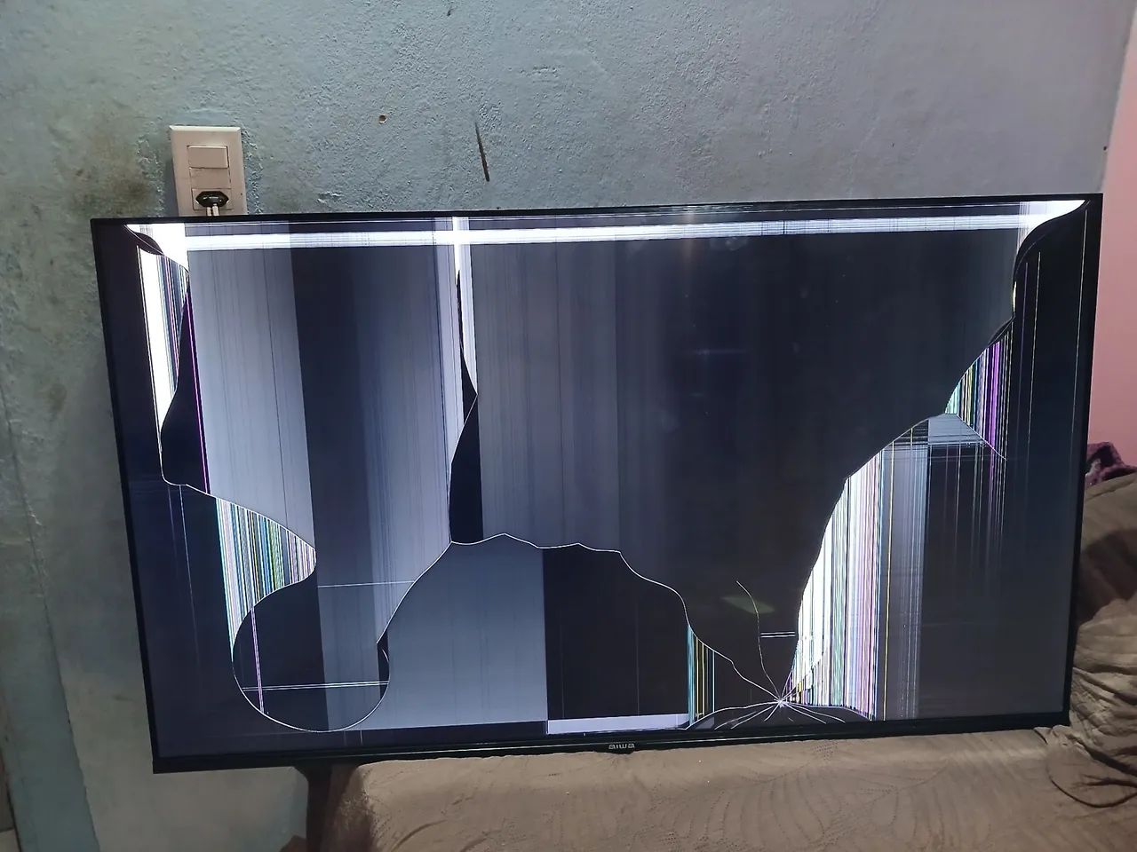 TV Android AIWA 55 Polegadas tela quebrada  - Foto 2