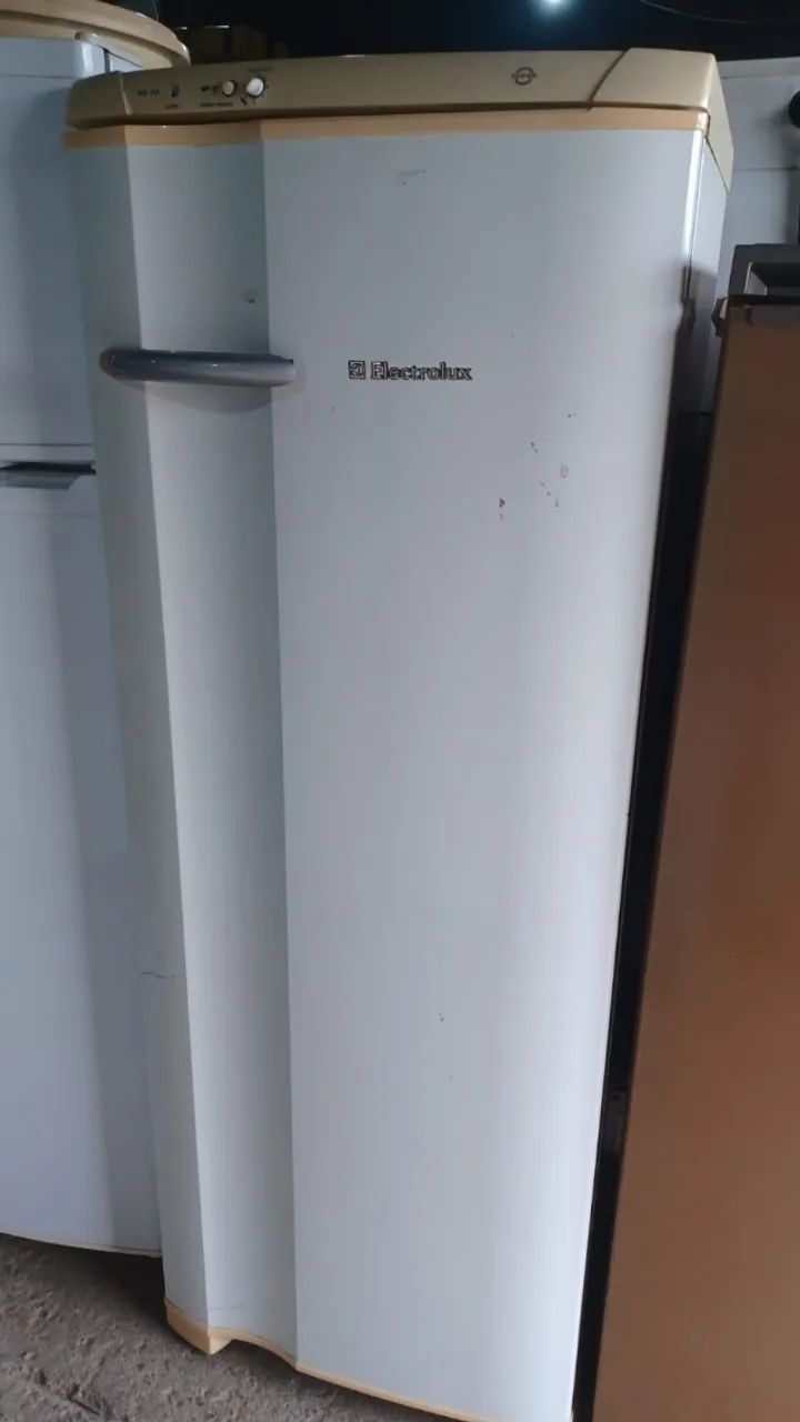 Geladeira electrolux, branca, de 1 porta.