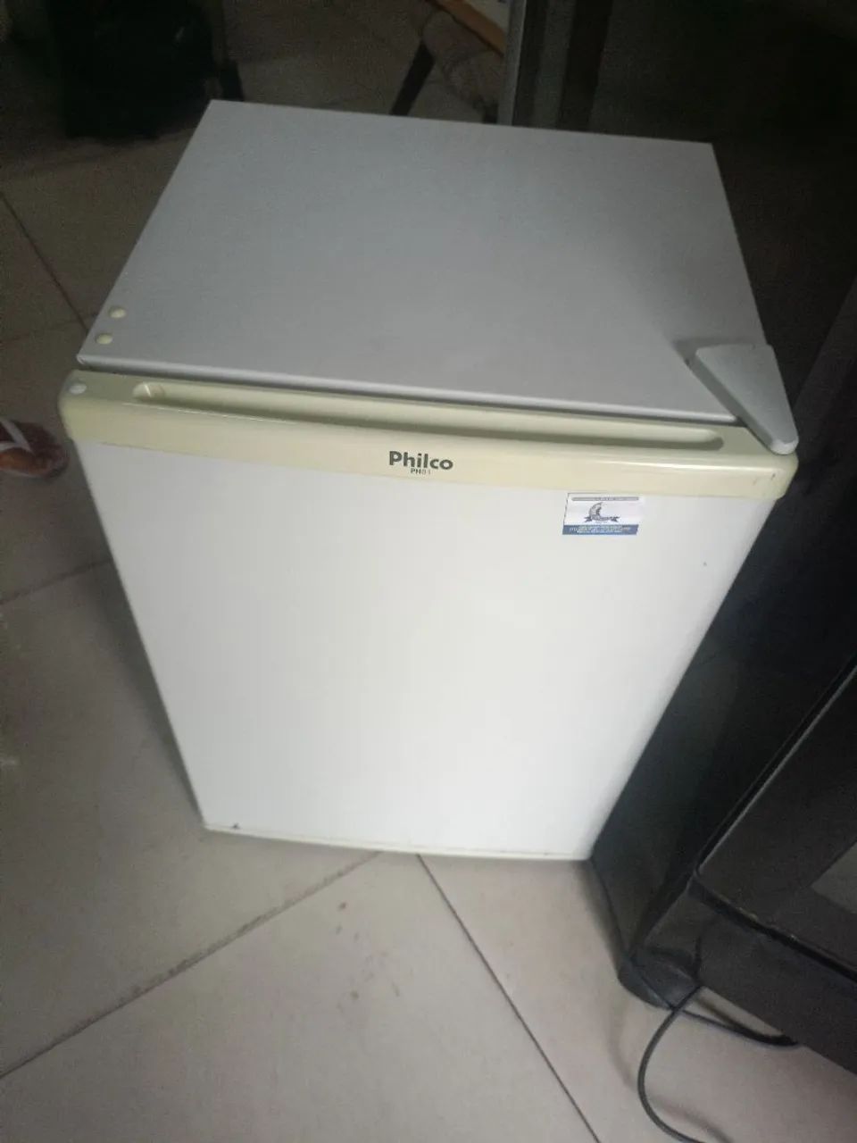 Frigobar excelente funcionando perfeitamente 80 litros 