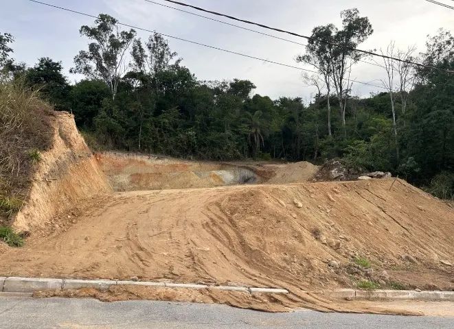 LOTE À VENDA EM CONDOMÍNIO