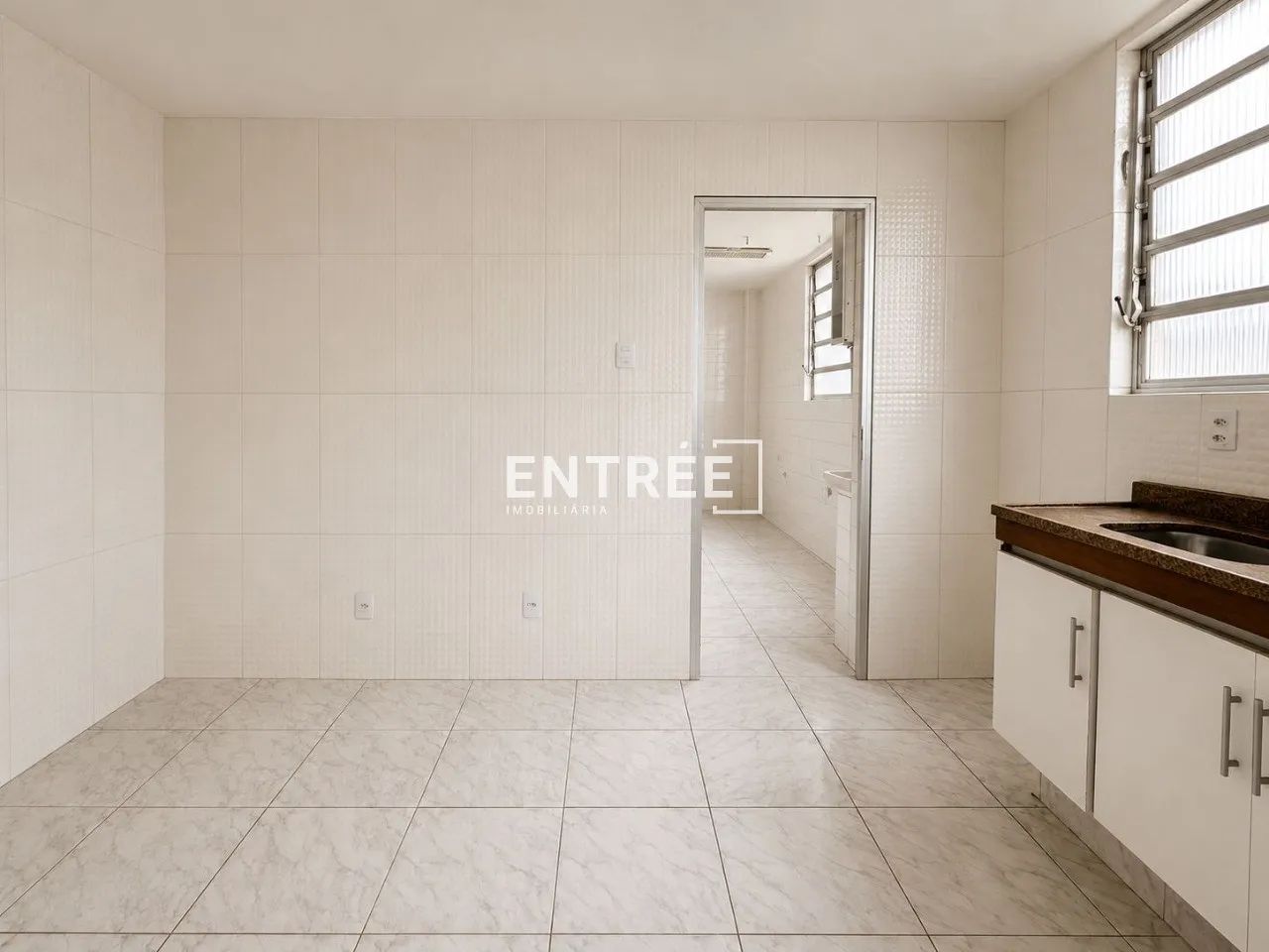 Apartamento 4 Quartos (sendo 1 Suíte) e 1 Vaga livre - Centro - Foto 2