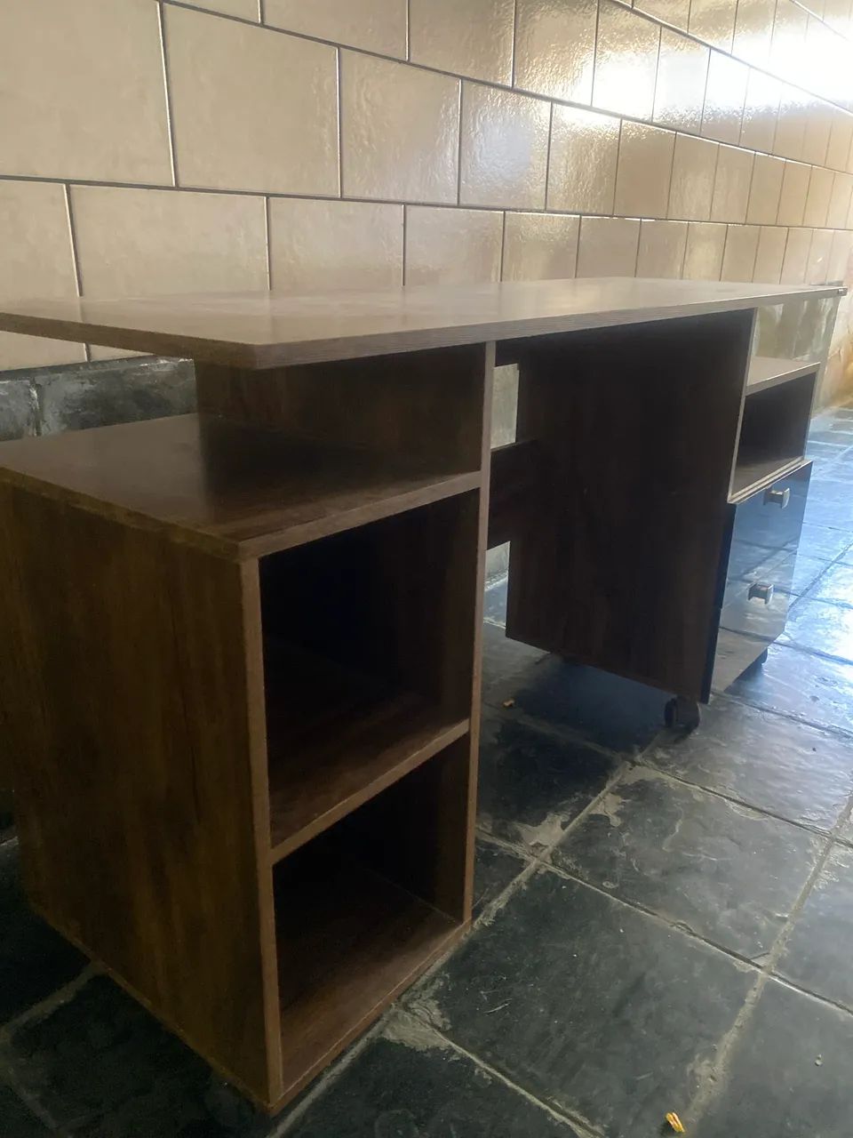 Mesa de madeira para escritório - Foto 2