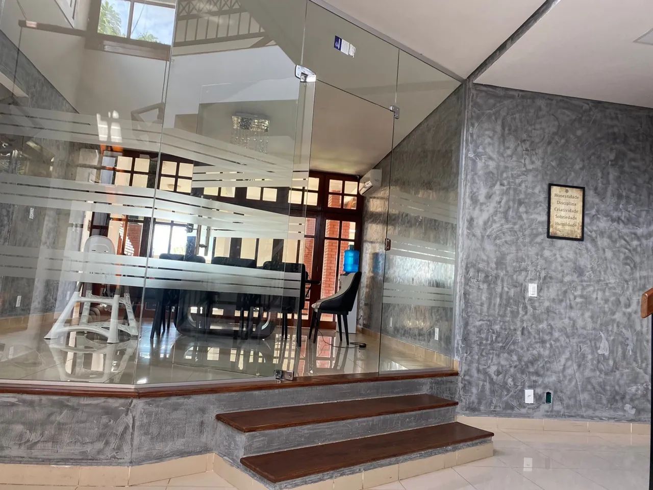 Casa de 2 pisos - ideal para empresas/atividade comercial  - Foto 2