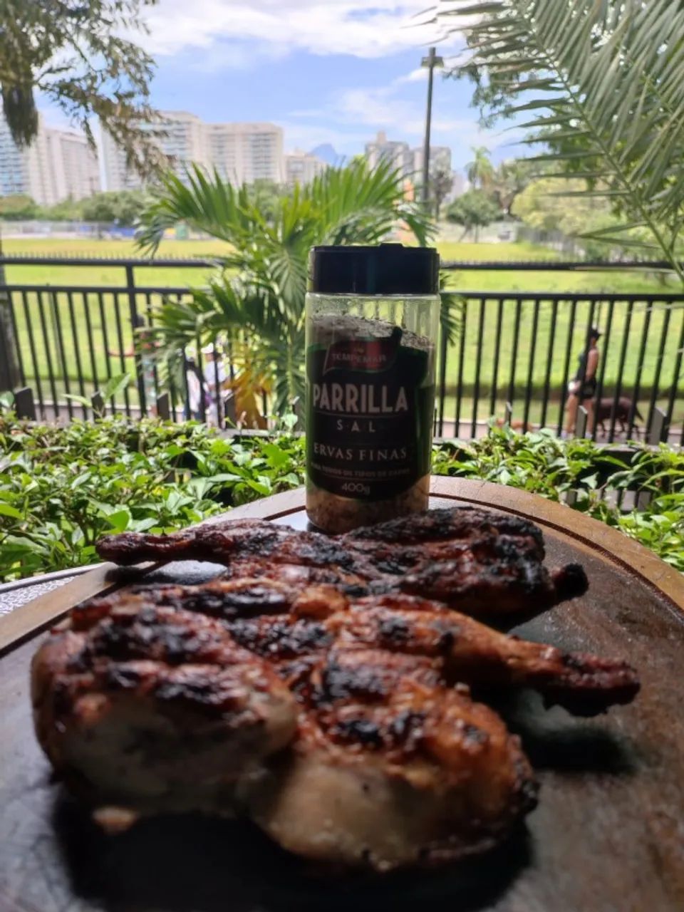 Churrasqueiro e Buffet com sobremesa grátis  - Foto 3