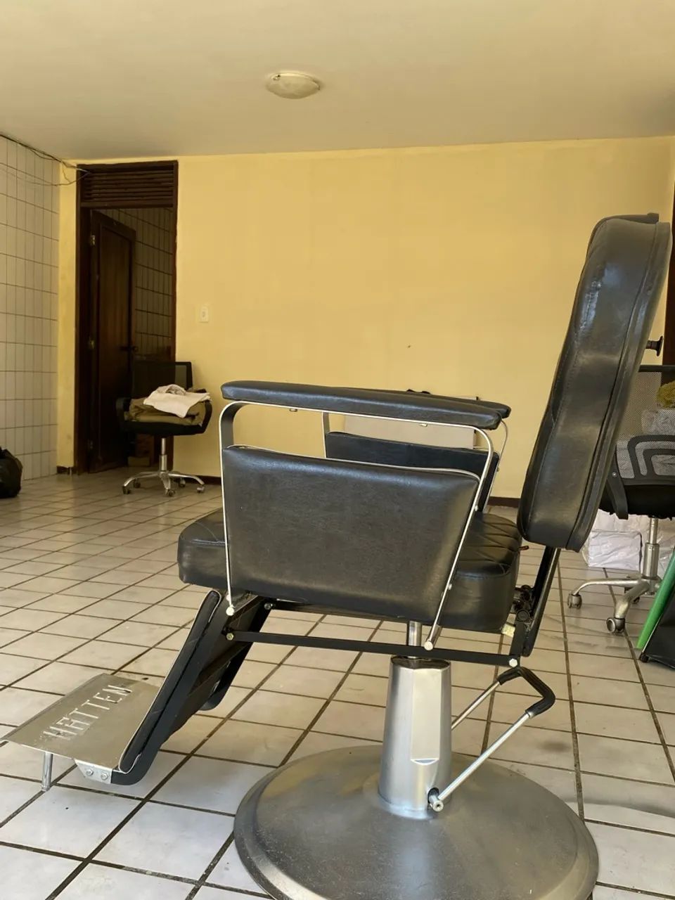 Cadeira  para salão e barbearia luxo - Foto 4