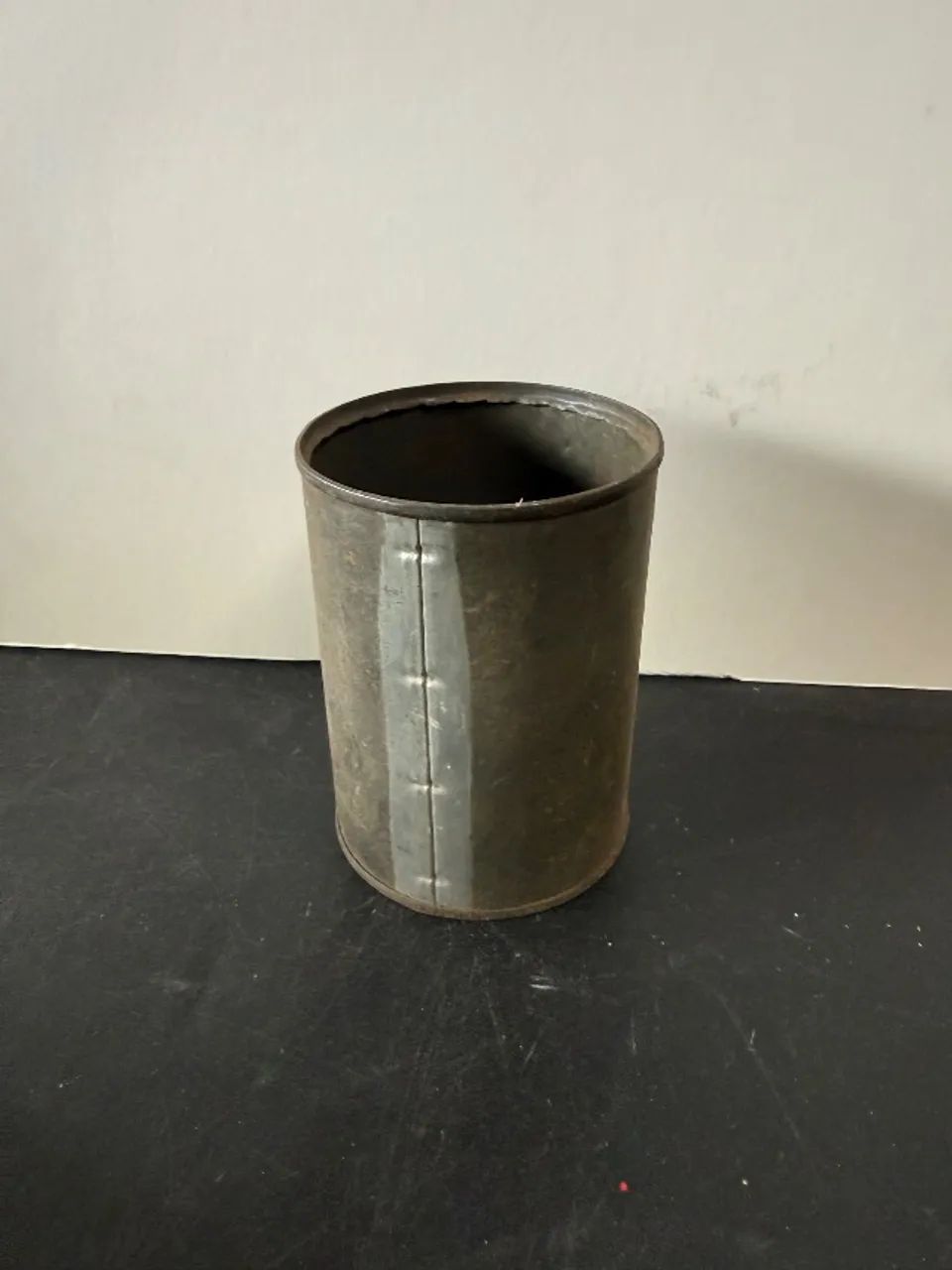 Antiga Lata de Metal Colecionável - Item Rústico de Época - Foto 3