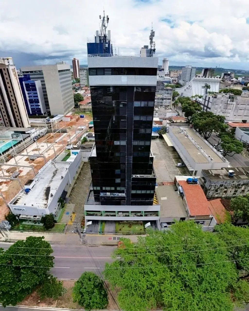 Oportunidade Comercial no Tirol | 163m² no Edifício Giovanni Fulco