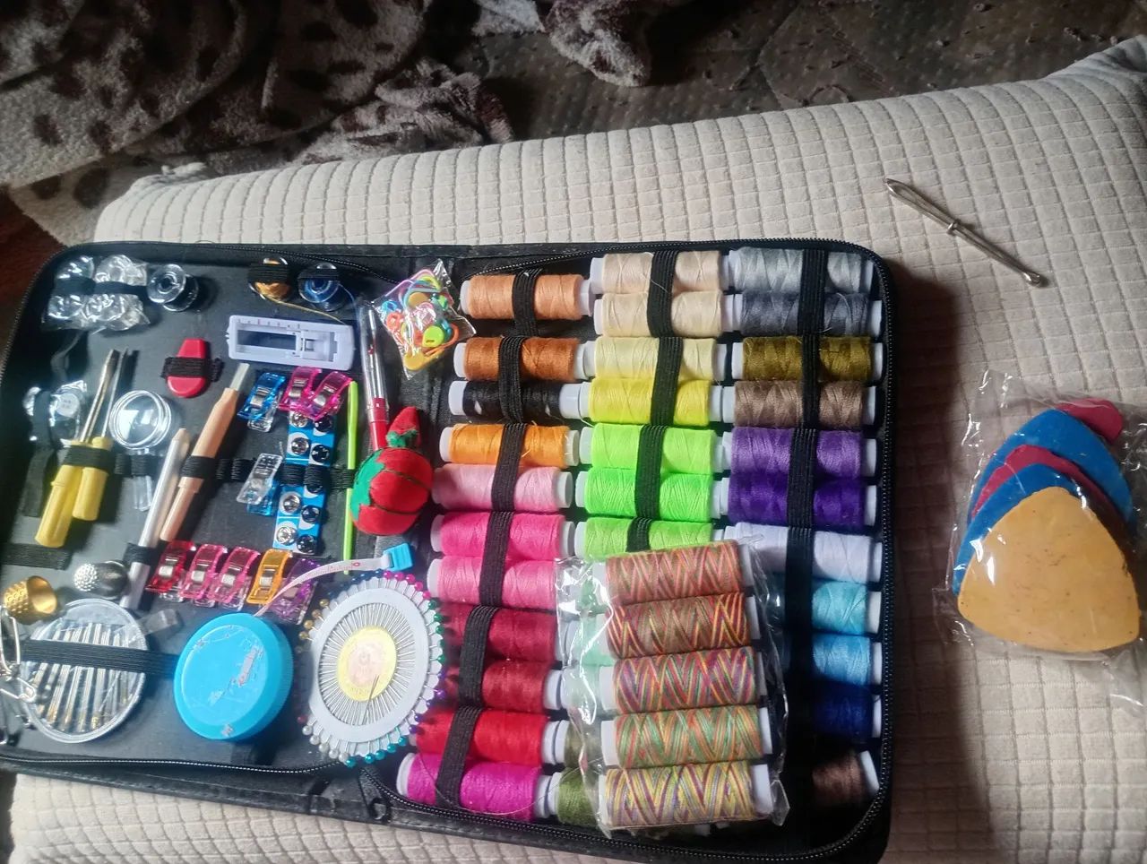 Vendo kit de costura com estojo no precinho  - Foto 4
