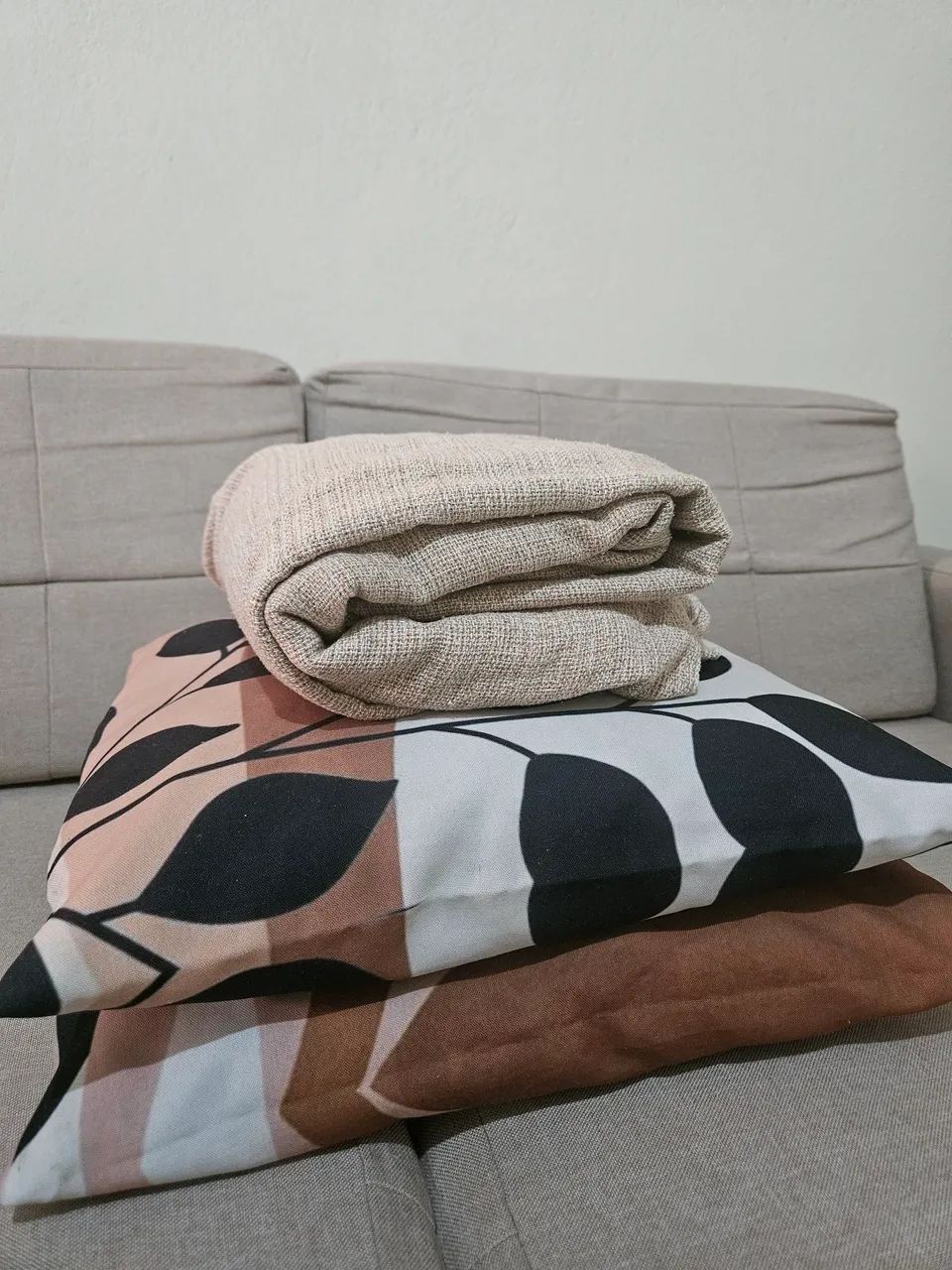 Sofá dois lugares linho bege - Foto 4