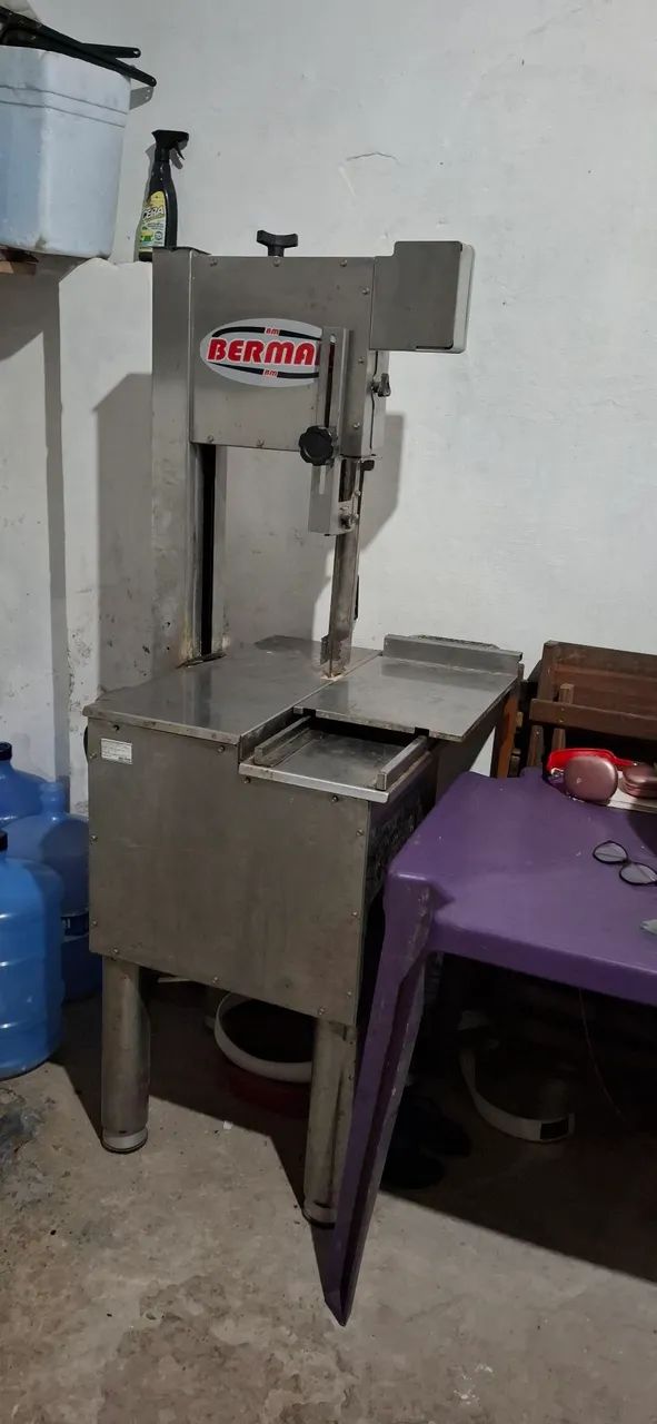 Máquina de cortar carne e 2 congelador