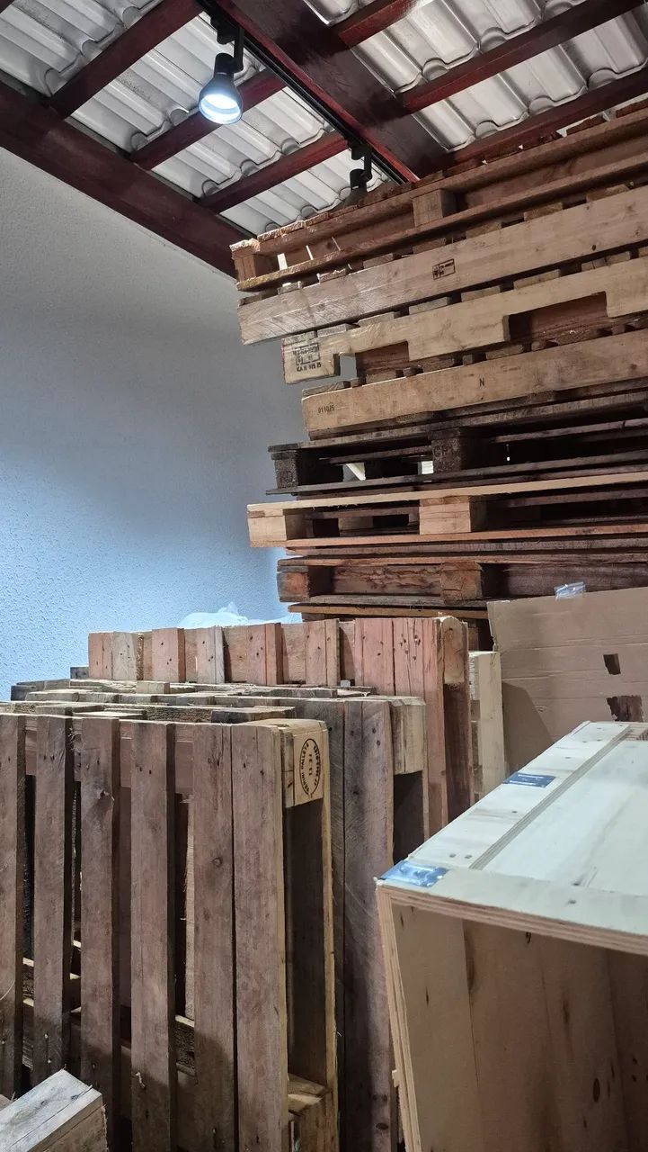 Pallets seminovos medidas é modelos variados, entregamos.  - Foto 2