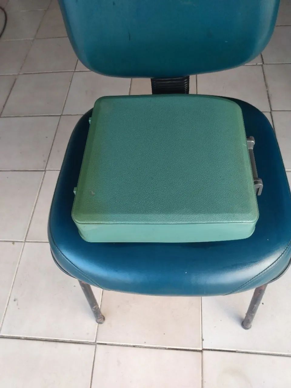 Máquina de escrever antiga olivetti65115400814466122
