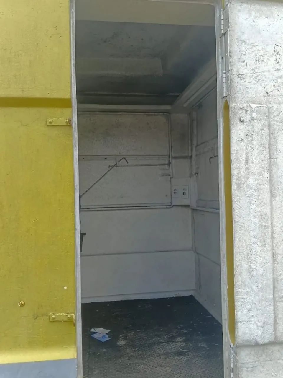 Vendo R$4.000 - Trailer/ Quiosque Móvel 2,10m x 1,50m com Rodado Duplo - Excelente Estado - Foto 2