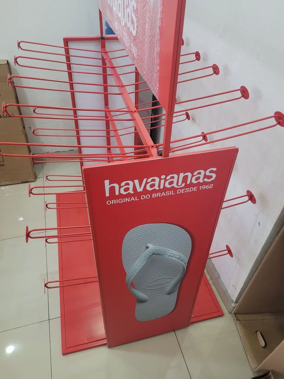 Expositor chinelos havaianas novo sem uso - Foto 4