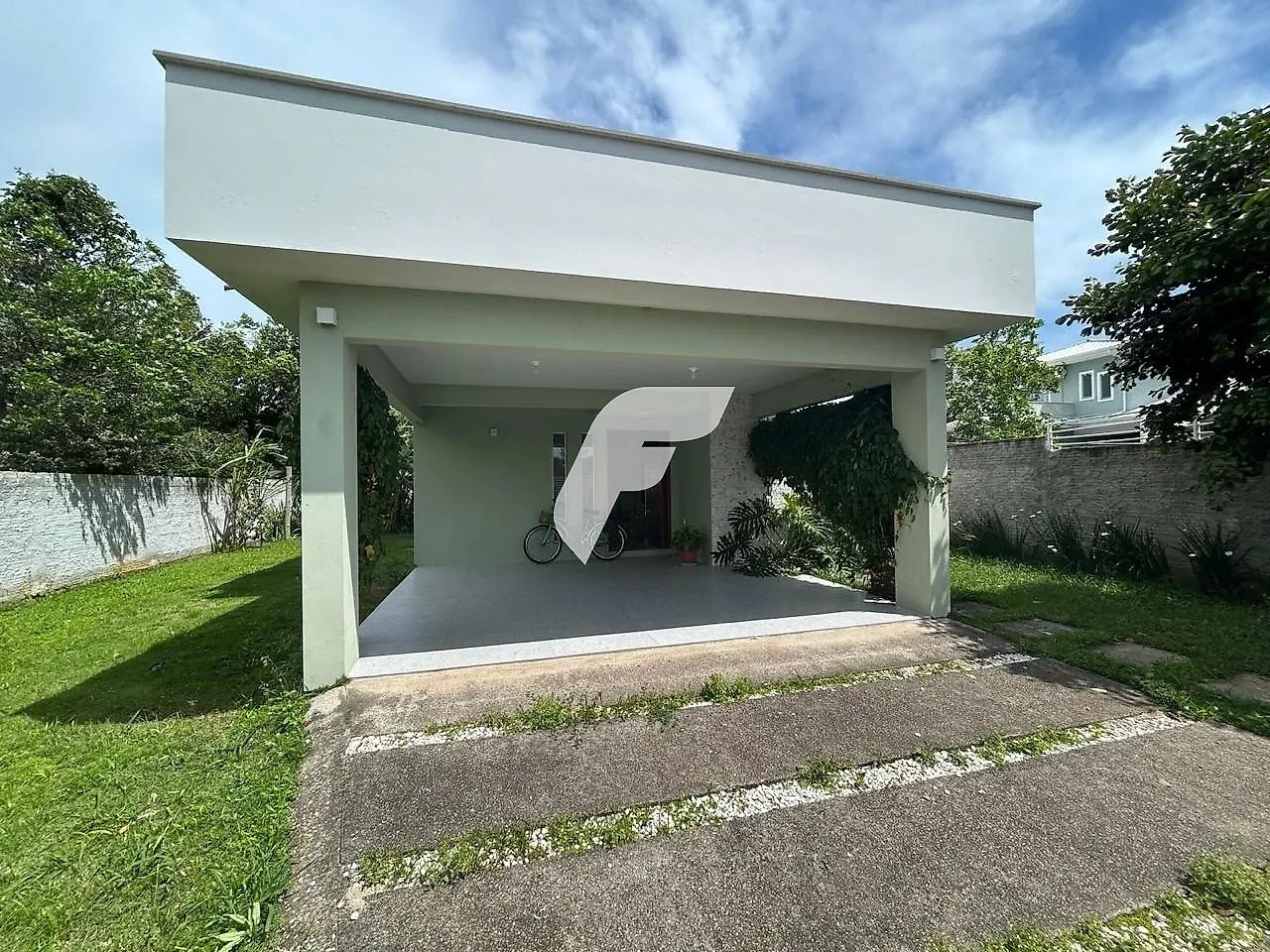 Casa 5 dormitórios sendo 4 suítes Ribeirão da Ilha
