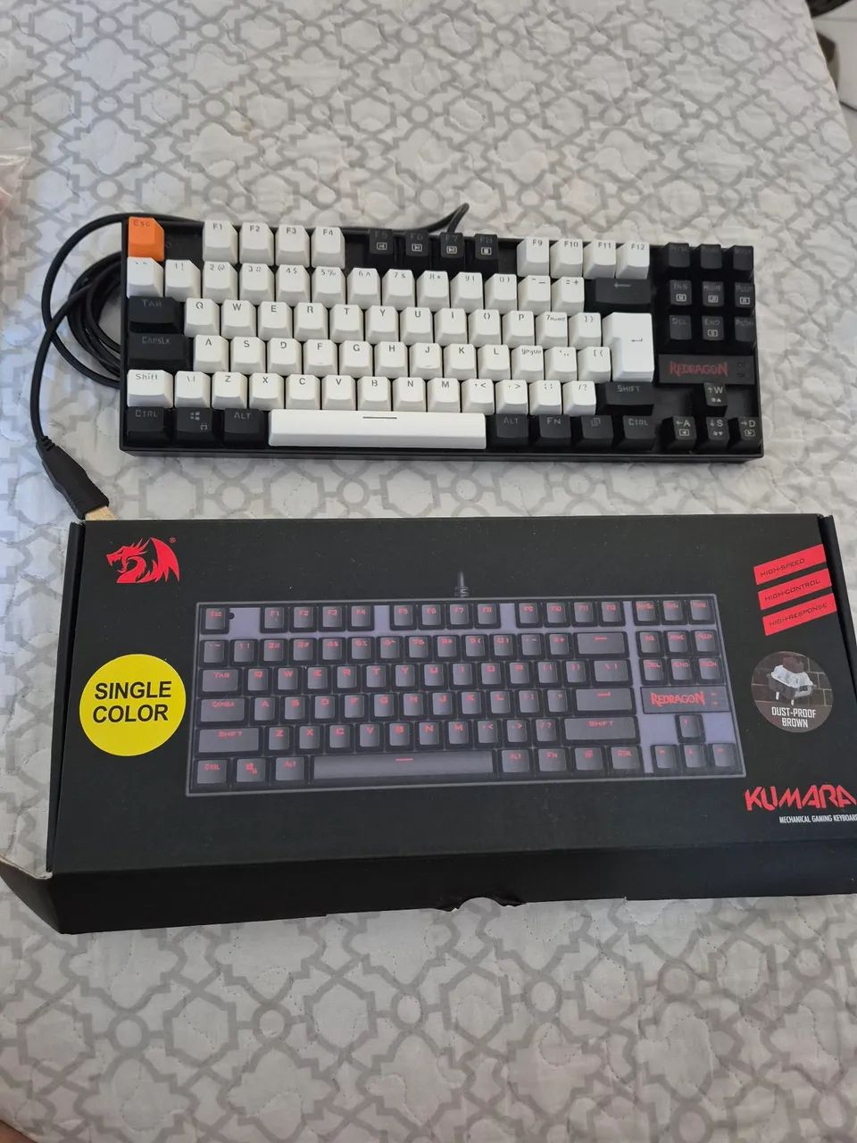 Teclado Redragon Kumara switch brown com keycaps de brinde