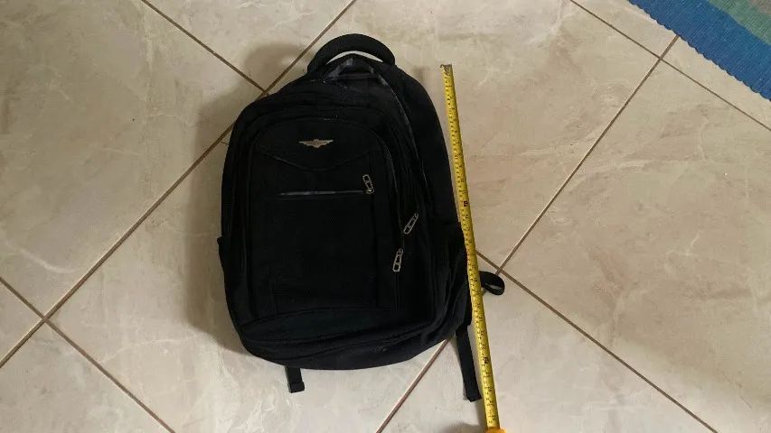 Mochila grande compartimento notebook novissima