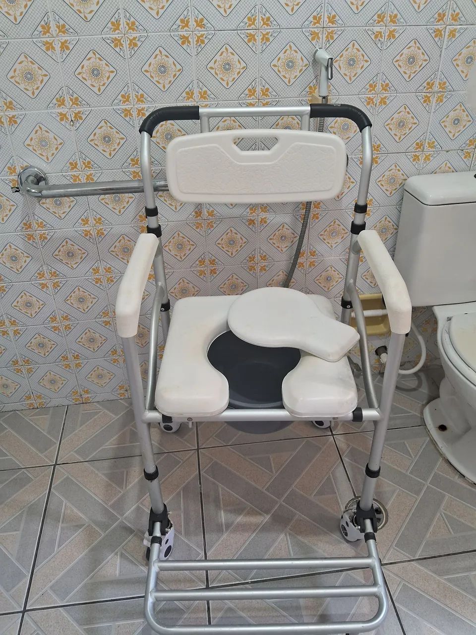  Cadeira de banho em bom estado 