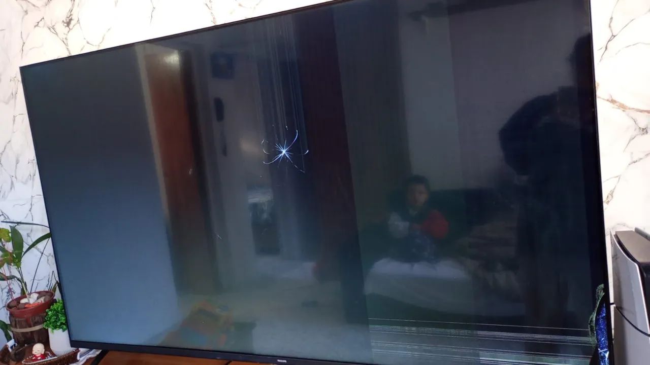 ? Smart TV Philips 65" 4K - Para Conserto - Foto 2