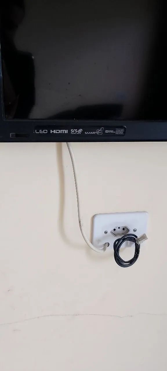 Tv Philco 39 polegadas com defeito tela quebrada só sai a voz - Foto 3