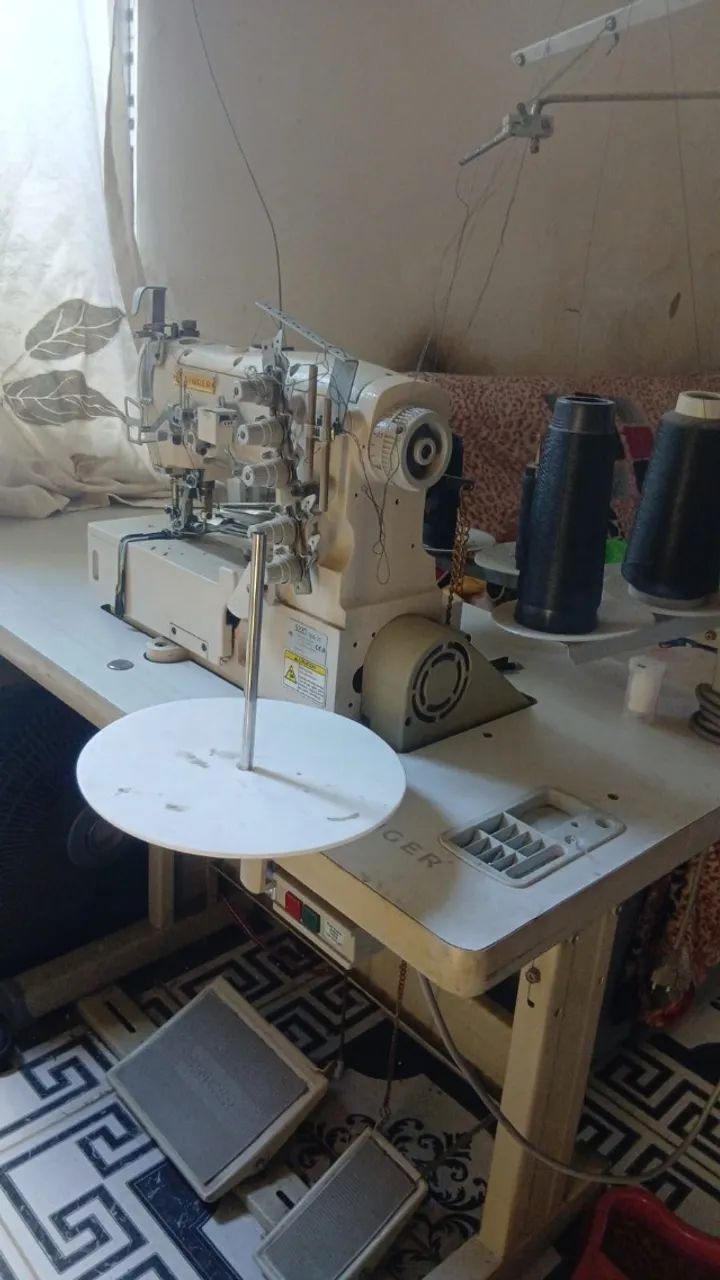 Máquina de costura colarete  industrial singer