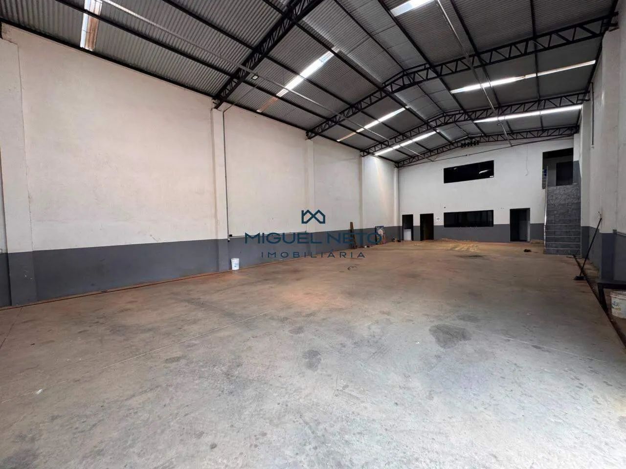 GALPÃO COMERCIAL DE ESQUINA PARA LOCAÇÃO - Foto 4