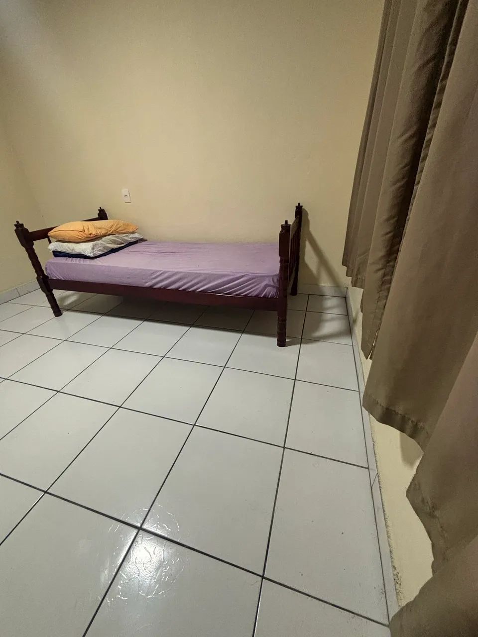 Alugo quarto Joinville 