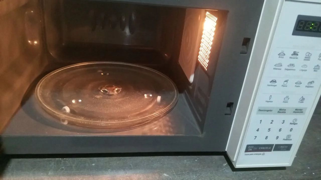 Microondas LG 23 litros  - Foto 2