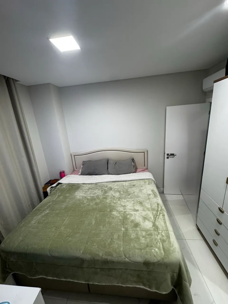 Cama King Size com box baú e cabeceira 