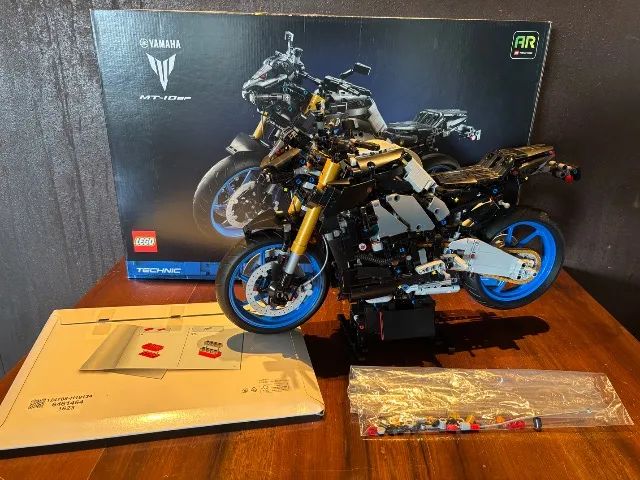 Lego Technic set 42159 Moto Yamaha MT-10 SP