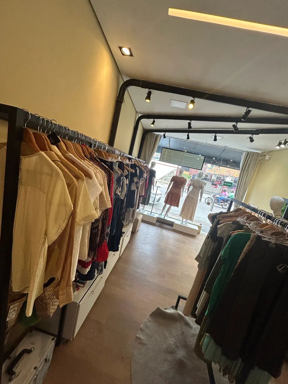 Vendo loja de roupas completa - Foto 3