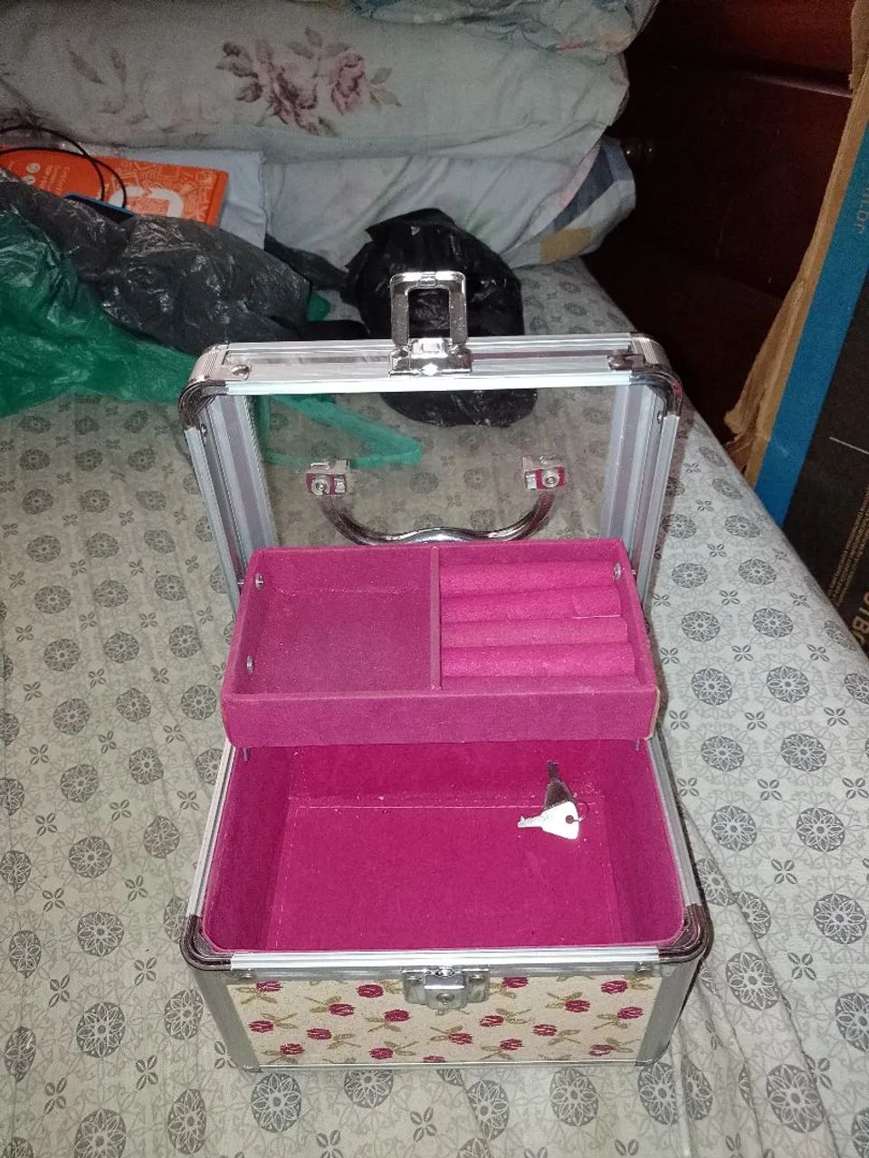 Maletas Semi Novas Para Colocar Jóias - Foto 5