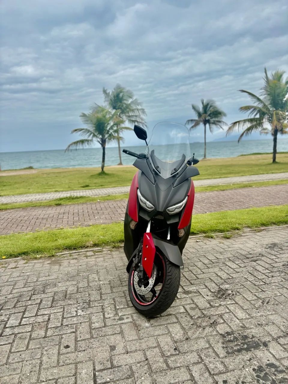 Xmax 250, bem cuidada 