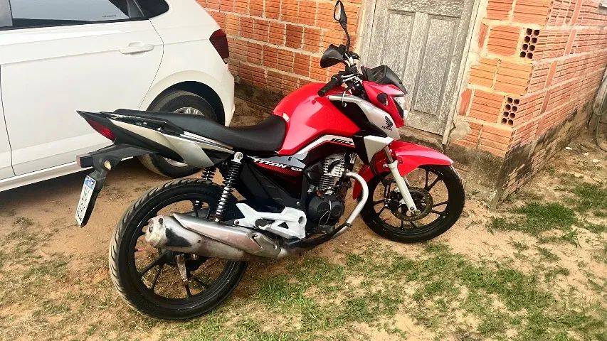 Vende se moto Titan 